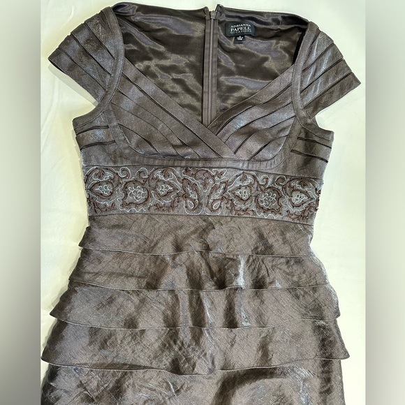 Adrianna Papell Occasional Tiered Ruffled Brown Metallic Gown Size 4 - Picture 6 of 7